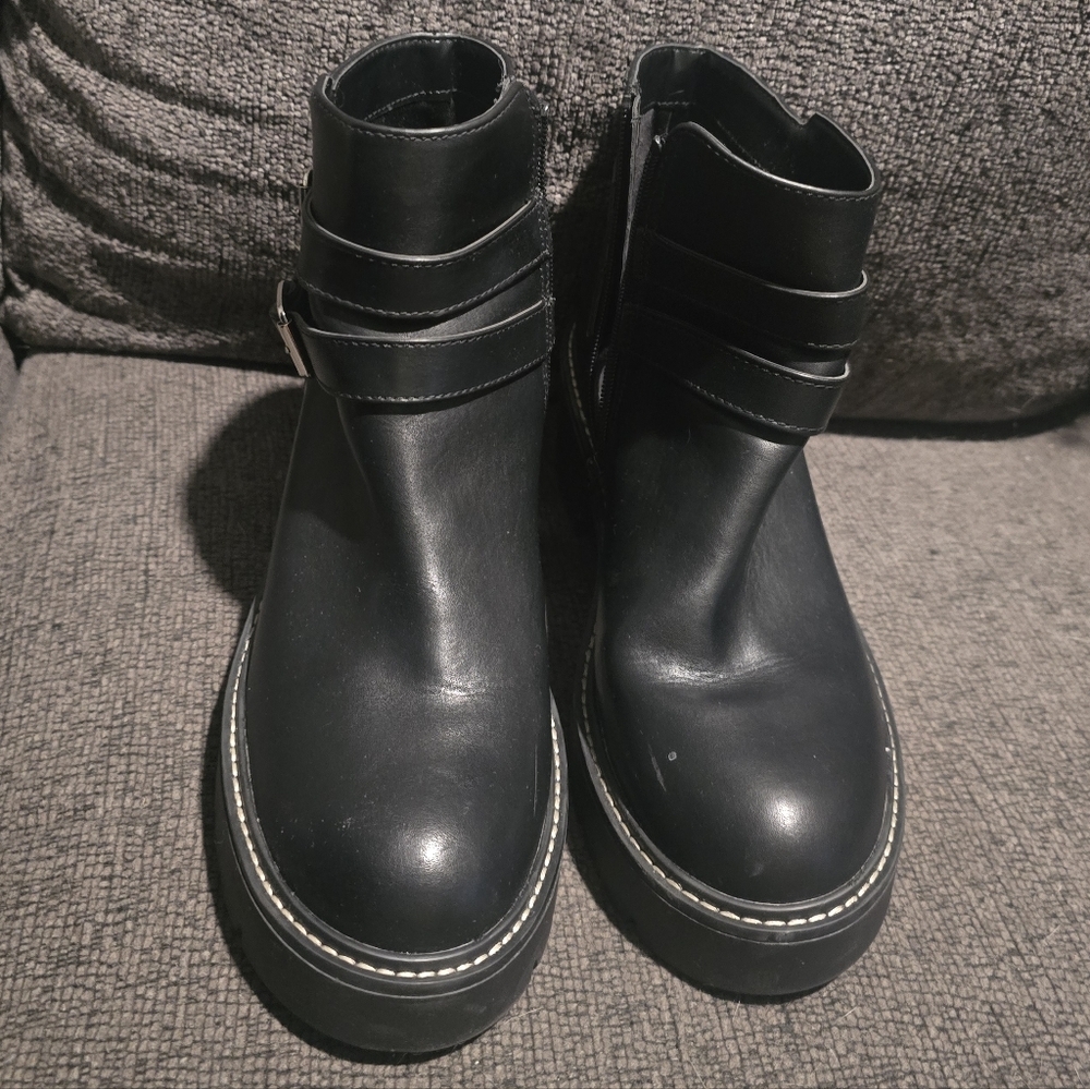 Madden Girl | Frostt Ankle Boot 10 - Picture 3 of 5